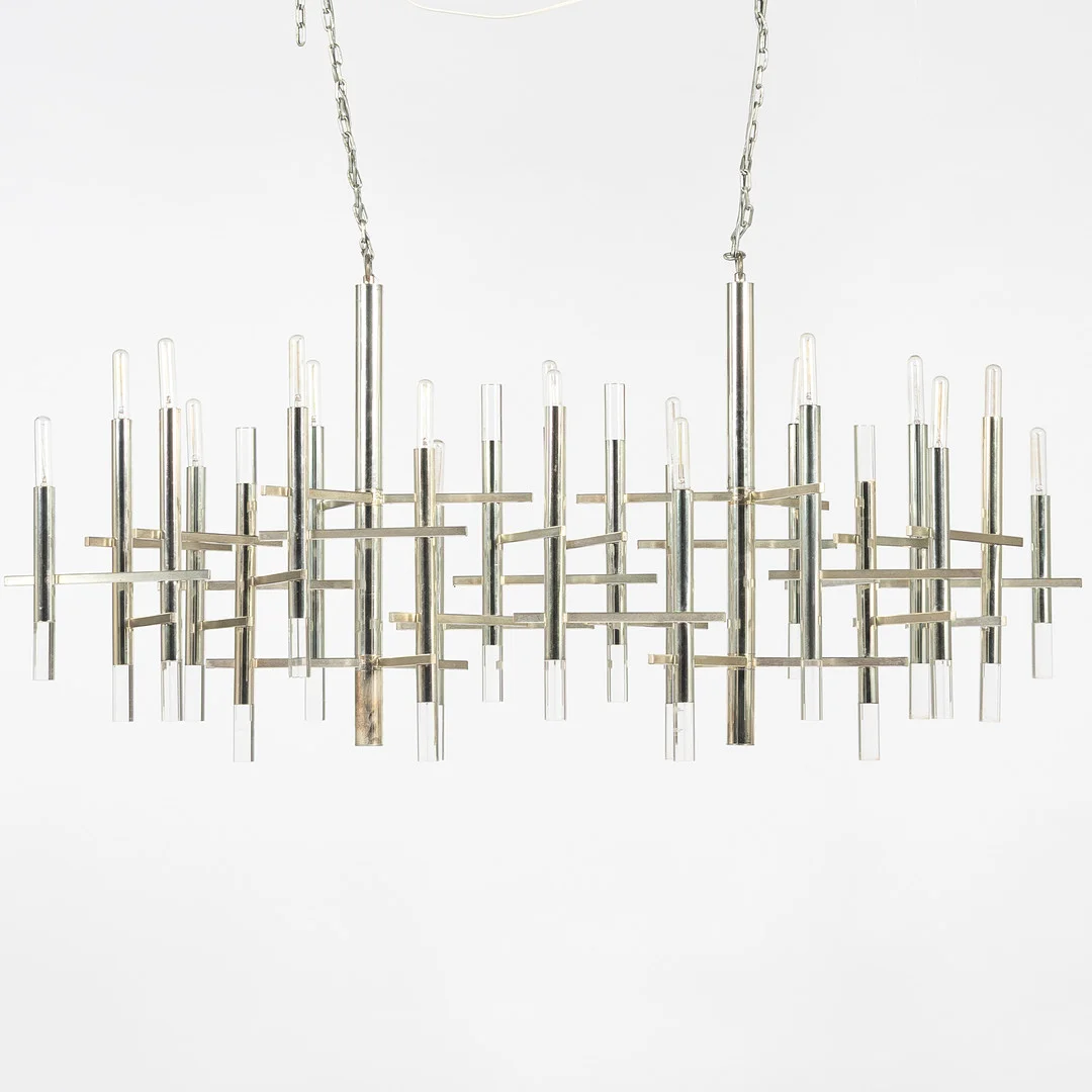 GAETANO SCIOLARI. Tillskriven. Taklampa, försilvrad metall och akryl, längd 130 cm, Italien 1970-tal. — Ceiling lights — Stockholms Auktionsverk Helsingborg
