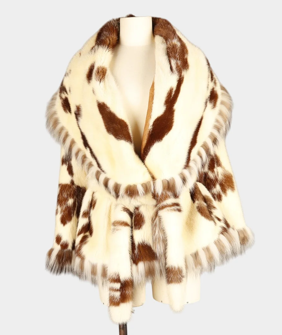 Chaquetón en piel reversible de tipo cowhide-effect mink. — Vintage & Designer Fashion — Barcelona Auctions
