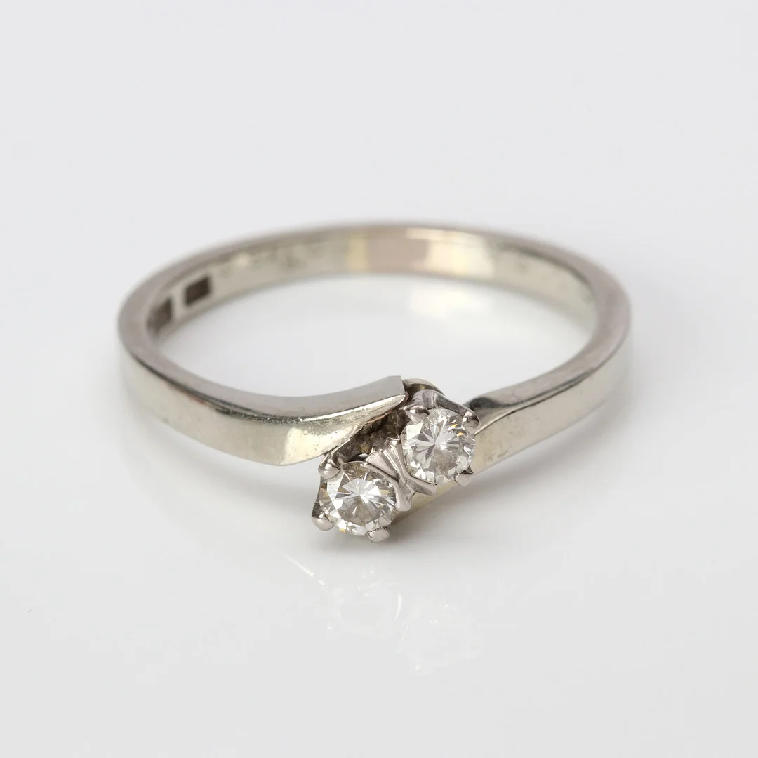 DIAMANTRING 18K ca 0,26 ct. — Rings — Skånes Auktionsverk