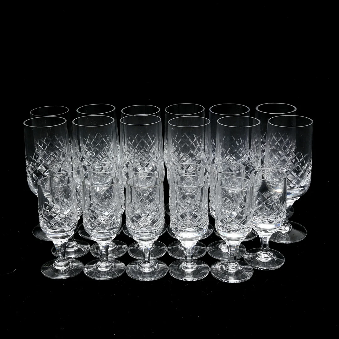 GLASSERVIS, totalt 23 delar. — Tableware — Kalmar Auktionsverk