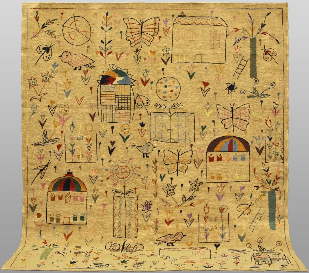 ORIENTMATTA. Gul Kelim med handbroderad dekor, bomullsfodral på baksidan, 234 x 180 cm. — Oriental Carpets & Textiles — Gomér & Andersson Norrköping