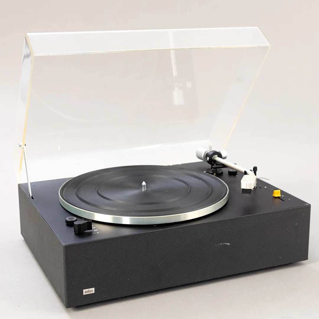 DIETER RAMS. Braun. Schallplattenspieler 'PS 500'. — Audio, Vinyl & Hi-Fi — Stockholms Auktionsverk Hamburg