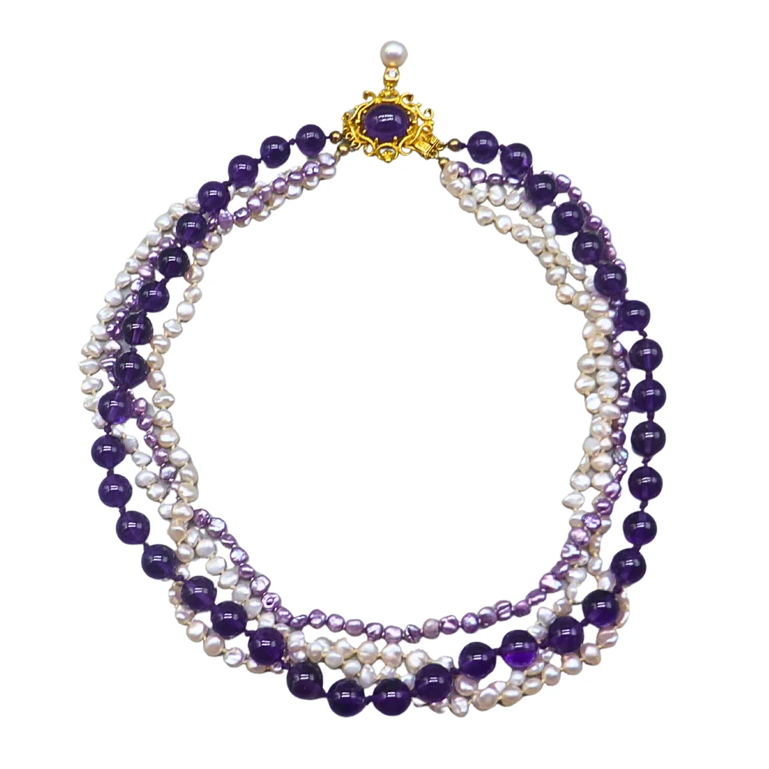 MEHRREIHIGE AMETHYST- UND PERLENHALSKETTE MIT VERSCHLUSS AUS 585ER GELBGOLD. — Necklace — Auktionshaus Stuber's Hammerschlag