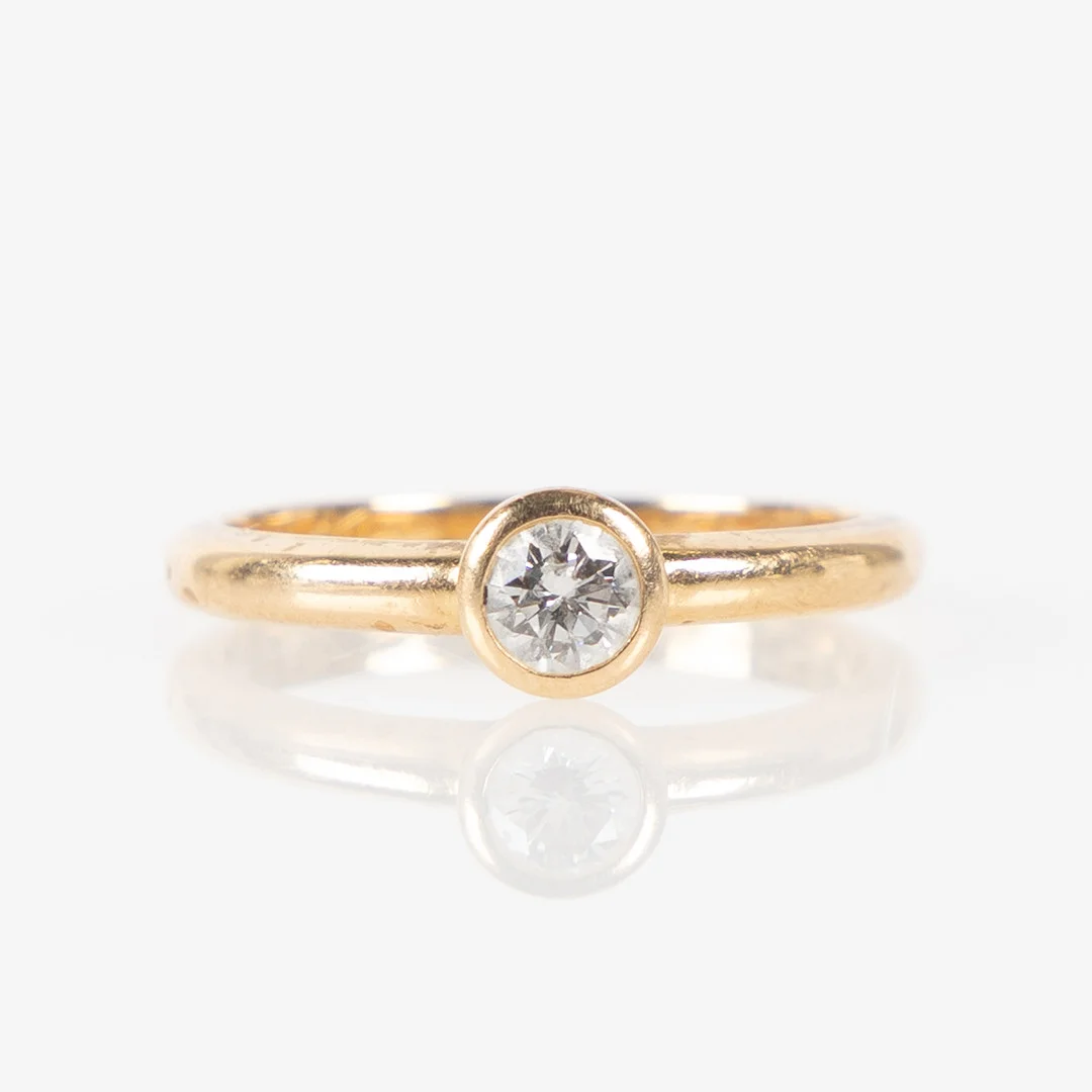 RING, 18K guld med briljantslipad diamant 0.25 ct. — Rings — Stockholms Auktionsverk Helsingborg