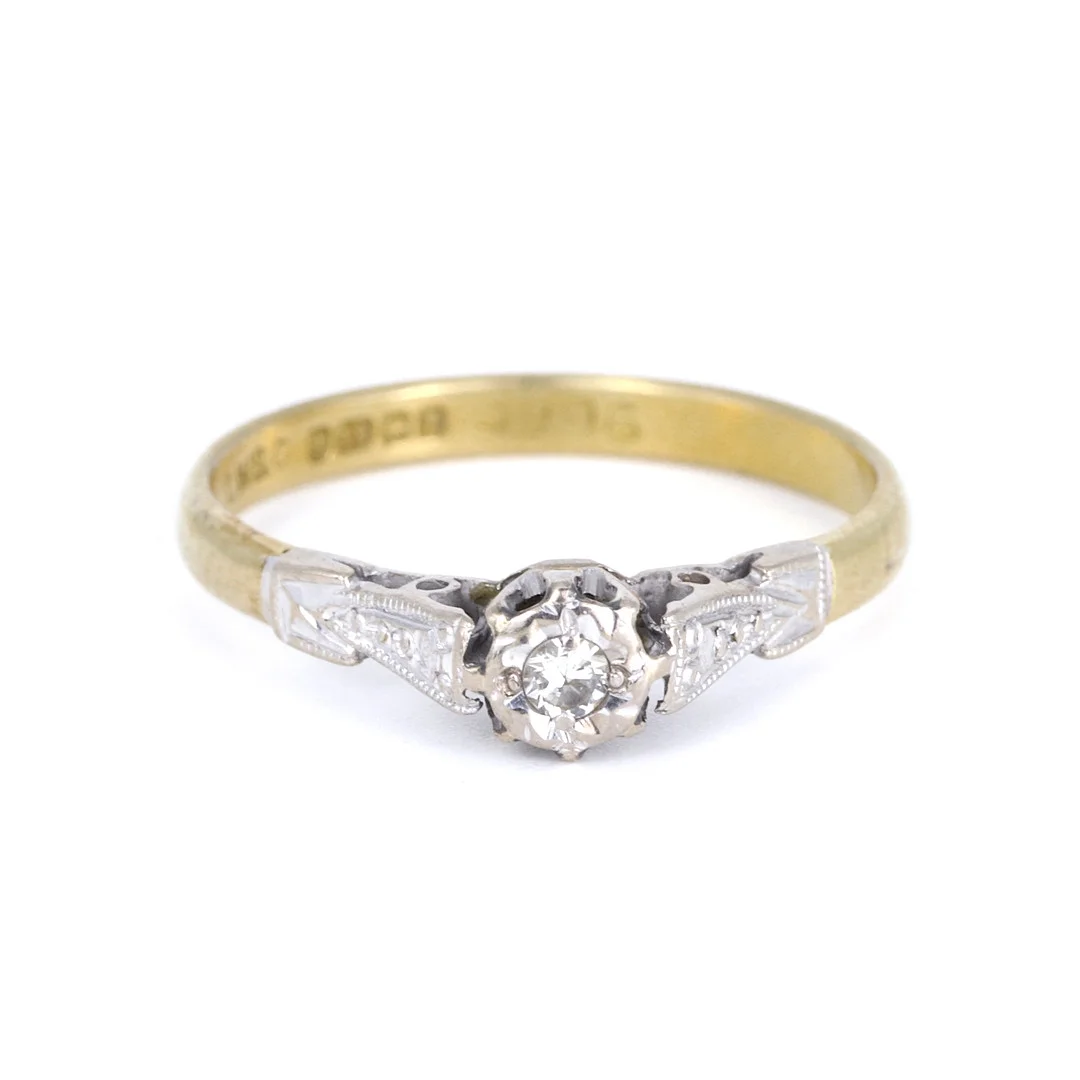 18CT DIAMOND SOLITAIRE RING. — Rings — Chalkwell Auctions
