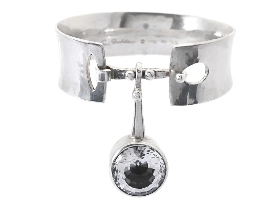 OVE BOHLIN, armring, silver, bergkristall, Stockholm 1966/1967, innermått på armring 61x53 mm, höjd på hänge 44 mm, vikt 54,3 g. (d) — Smycken/Armband — Kaplans