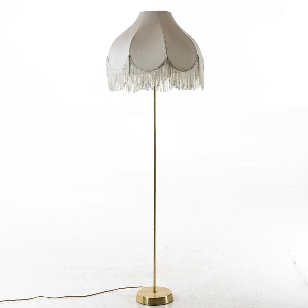 GOLVLAMPA, mässing, omkring 1900-talets mitt. — Floor lights — Handelslagret Auktionsservice