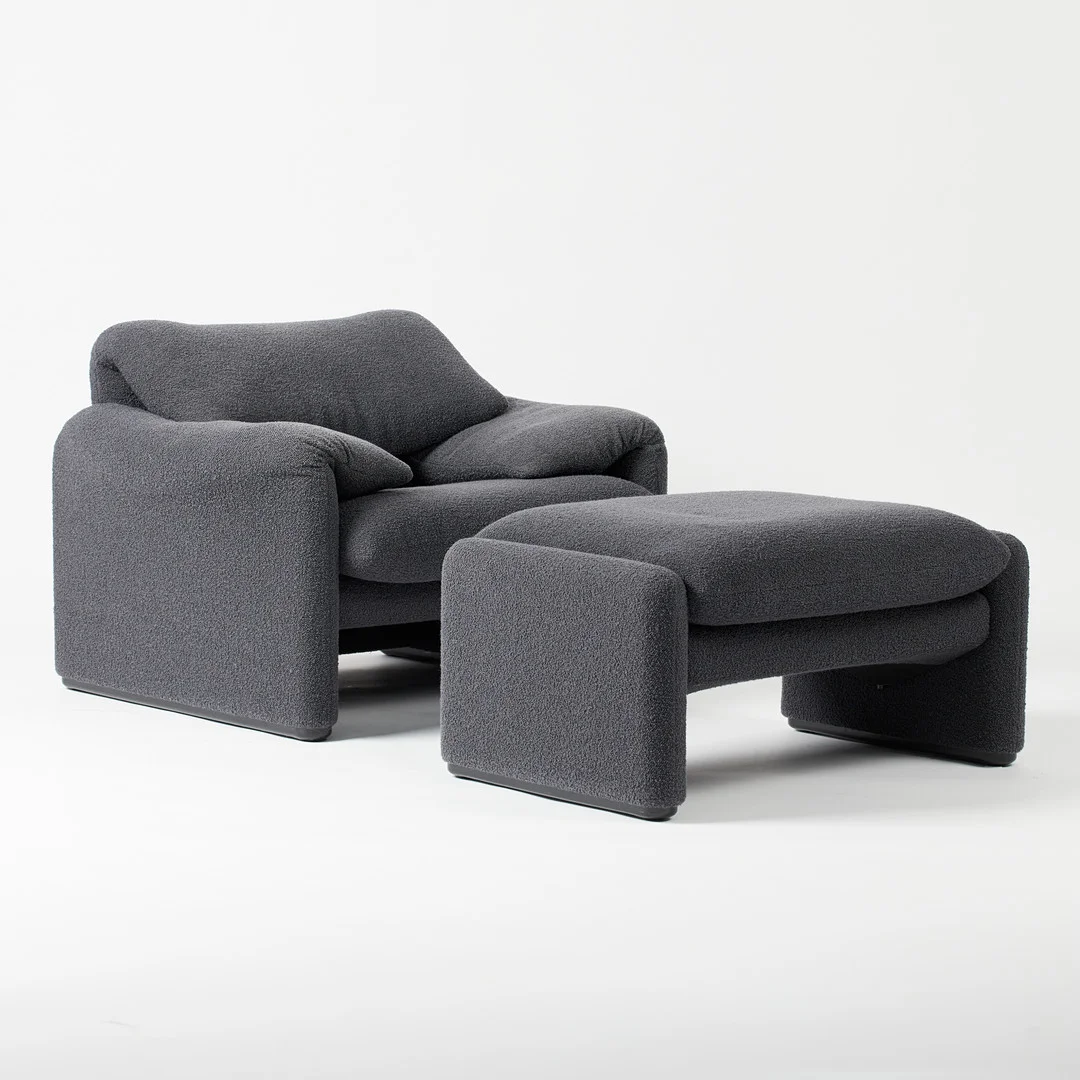 VICO MAGISTRETTI. Cassina, Sessel mit Ottomane, Modell 'Maralunga', Stahl, Bouclé-Stoff, Entwurf 1973, Italien. (2). — Armchairs & Chairs — Stockholms Auktionsverk Köln