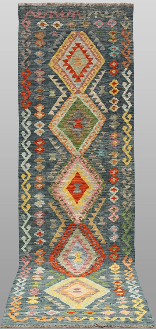 MATTA, Kelim, gallerimodell, cirka 297 x 90 cm. — Oriental Carpets & Textiles — RA Auktionsverket Norrköping