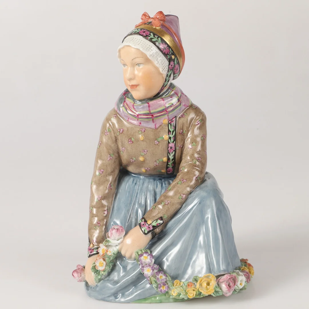 CARL MARTIN-HANSEN. Figurin, "Færø", porslin, Royal Copenhagen, Danmark. — European — Helsingborgs Auktionskammare