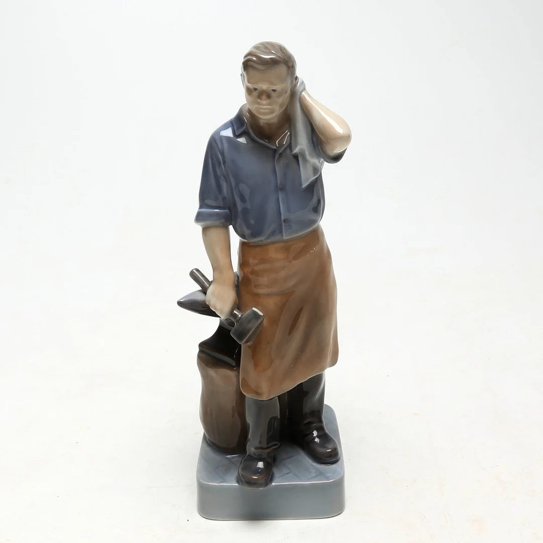 FIGURIN, porslin, Kunglig Dansk. — European — Kalmar Auktionsverk