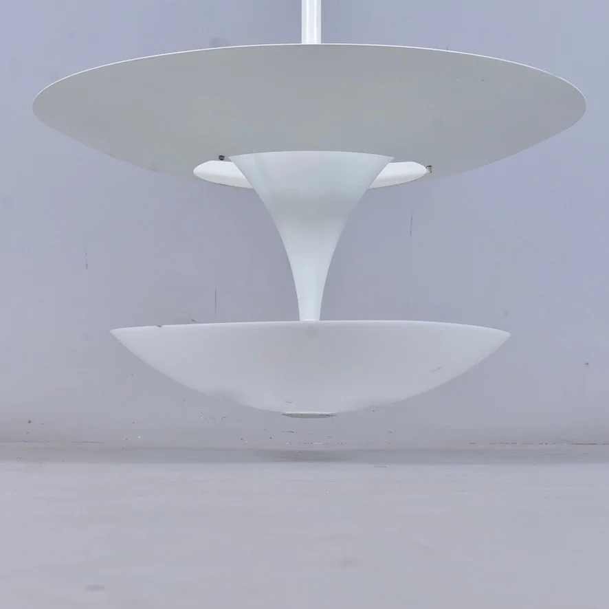 TAKLAMPA, vitlackerad metall. — Ceiling lights — Halmstads Auktionskammare
