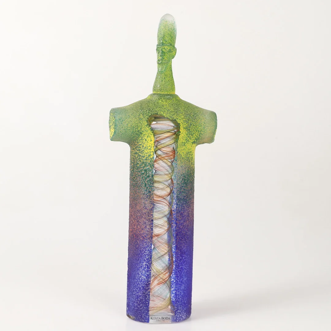 KJELL ENGMAN. Figurin, konstglas, Kosta Boda, signerad. — Art glass — Helsingborgs Auktionskammare