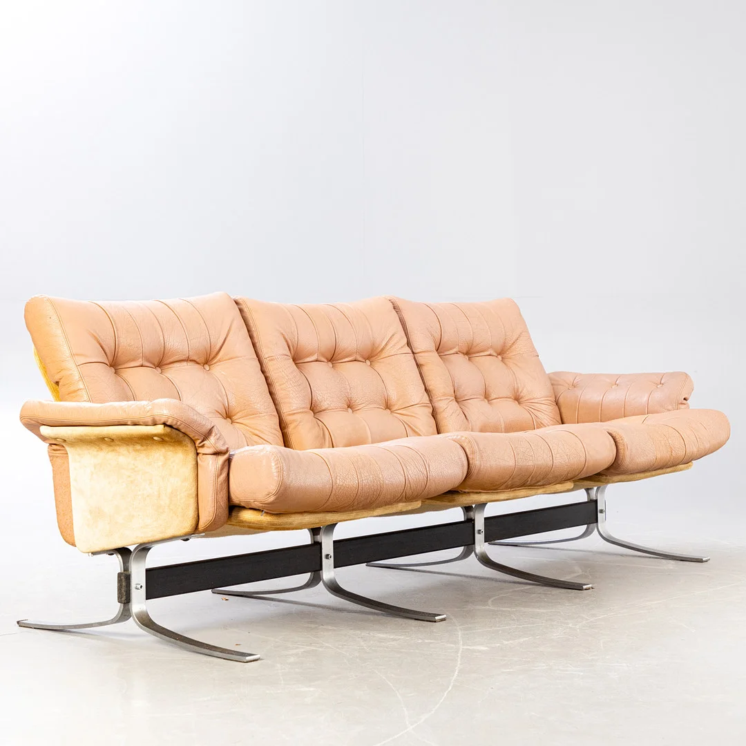 SØREN NISSEN & EBBE GEHL. 3-Sitzer Sofa 'Atlantis', Dänemark 1960-1970er Jahre. — Sofas & Seatings — Stockholms Auktionsverk Hamburg