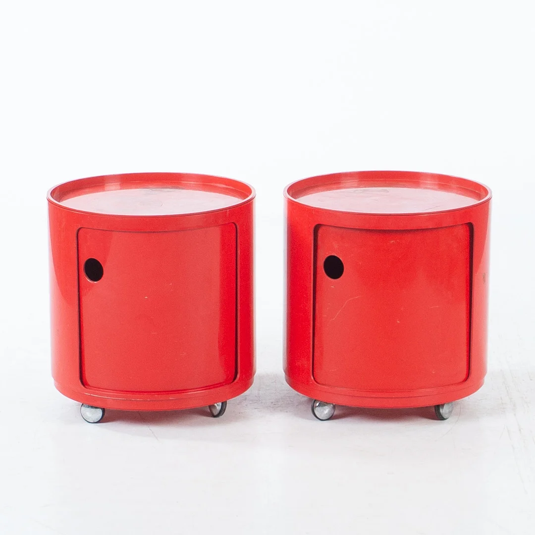 ANNA CASTELLI FERRIERI. Sängbord/byråar, ett par, modell "Componibili", Kartell/Husqvarna, Italien/Sverige, 1900-talets andra hälft. — Tables — Laholms Auktionskammare