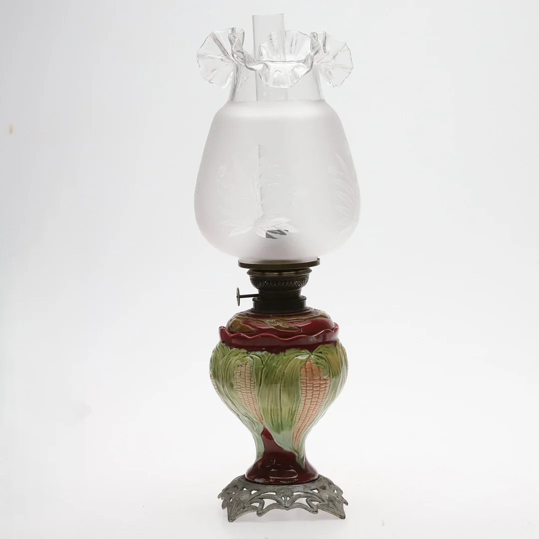 BORDSFOTOGENLAMPA, porslin, metall, majolika, 18/1900-tal. — Table Lamps — Örebro Stadsauktioner