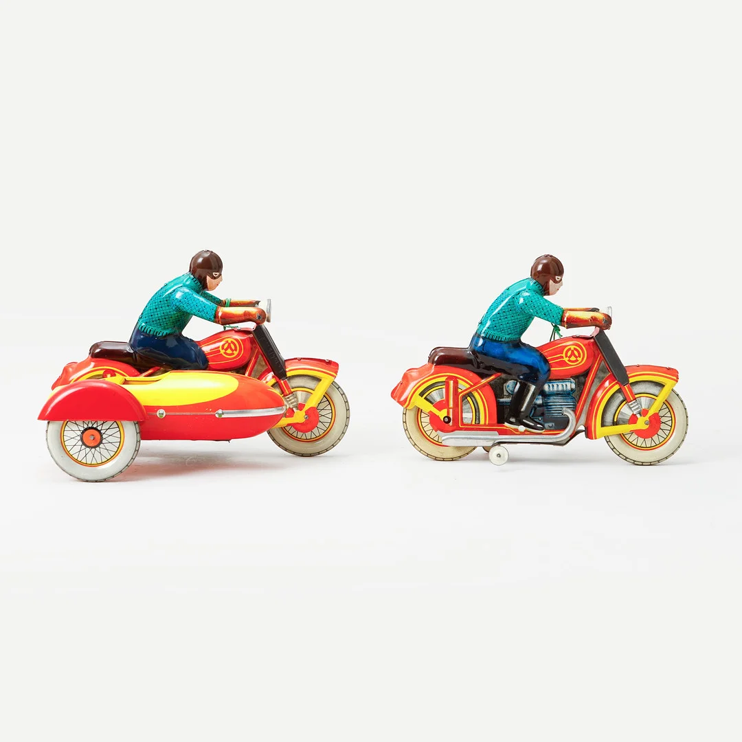 PLÅTLEKSAKER, 2 st, motorcyklar, Sovjetunionen, 1960/70-tal. — Toys — Göteborgs Auktionsverk