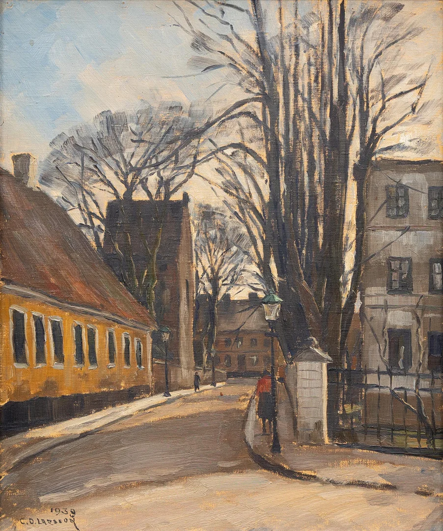 CARL OSCAR LARSSON. Adelgatan, Lund, olja på pannå, signerad och daterad 1939. — Paintings — Garpenhus Auktioner