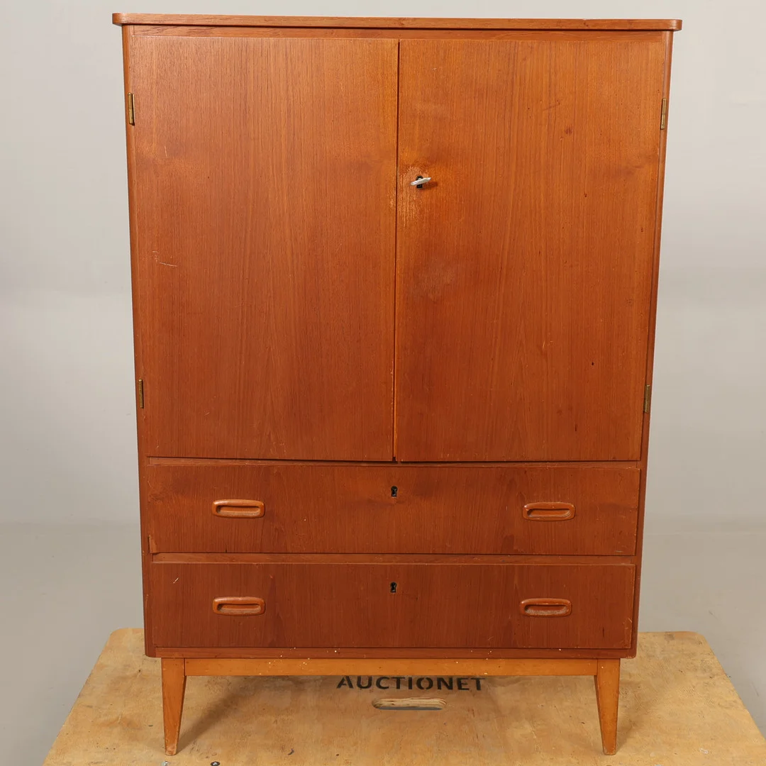 SKÅP, teak 1900-talets mitt. — Cupboards, Cabinets & Shelves — Höörs Auktionshall