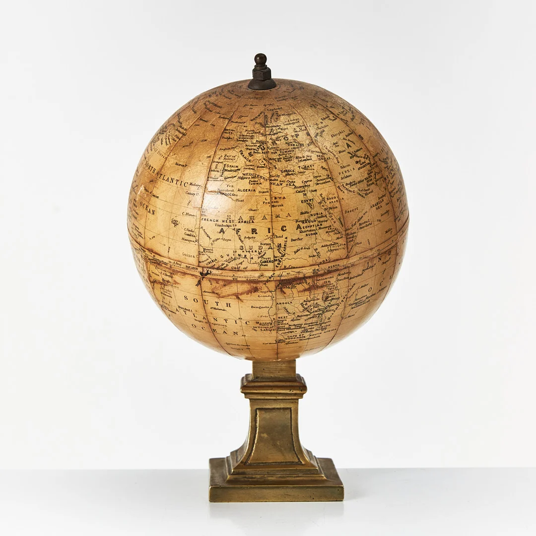 JORDGLOB, Philip's 6 inch Terrestrial Globe, London, monterad på mässingsstativ. — Other — Stockholms Auktionsverk Magasin 5
