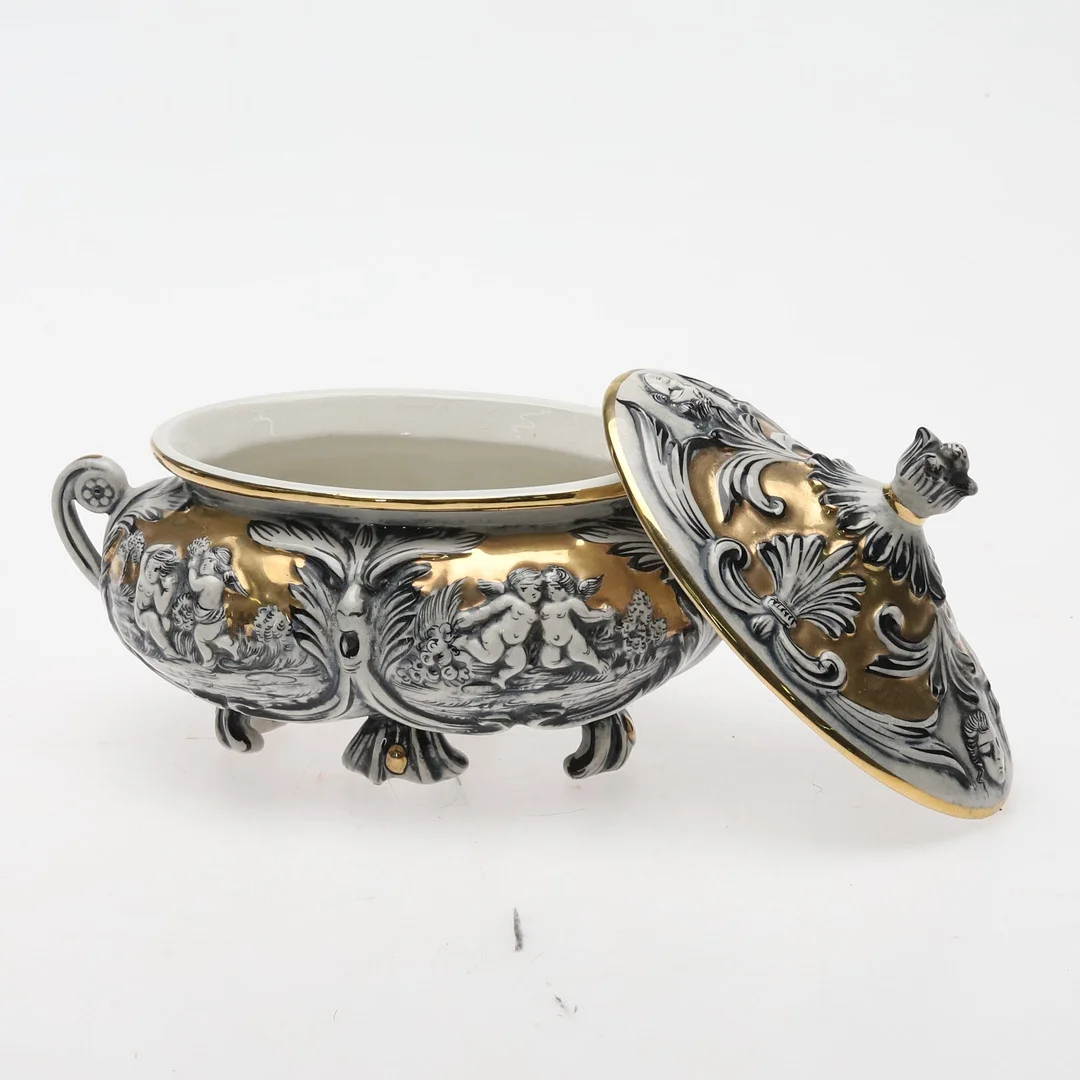 SOPPTERRIN, G.B.R. Capodimonte, Italy, 1900-talets andra hälft. — European — Örebro Stadsauktioner