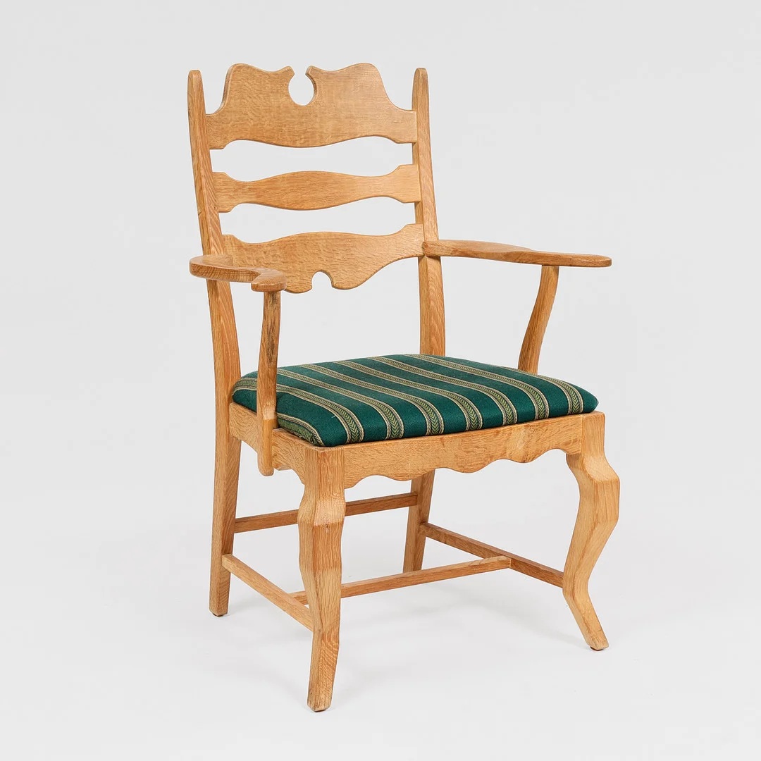 HENRY KJÆRNULF. Armstol / Skrivebords stol af eg, sæde betrukket med stribet uldstof, EG Kvalitetsmøbler, model 0625, Danmark, 1960/70'erne. — Armchairs & Chairs — Palsgaard Kunstauktioner