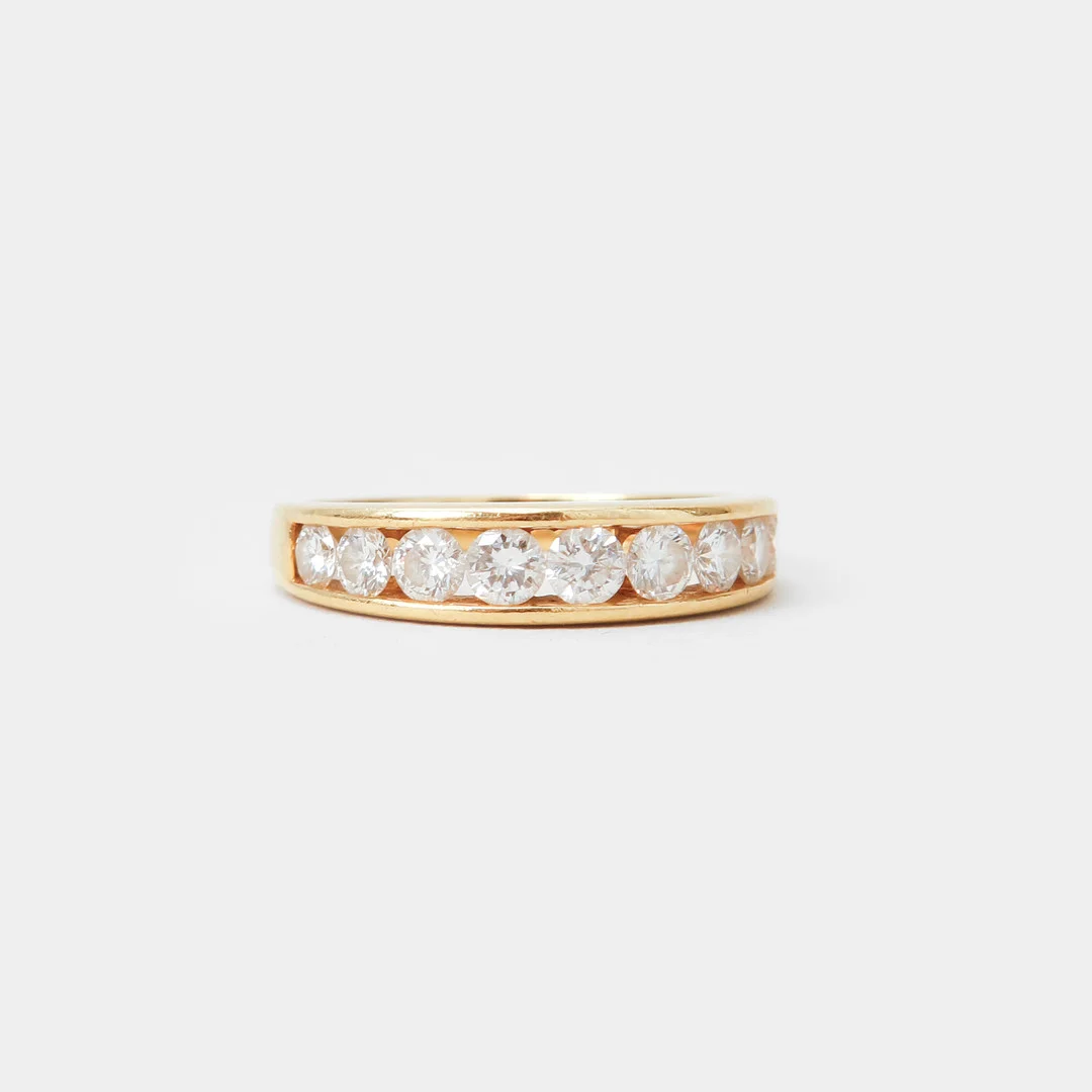RING, 18k guld samt 9 briljantslipade diamanter ca 0,95ct, vikt ca 3,4 gram. — Rings — Göteborgs Auktionsverk