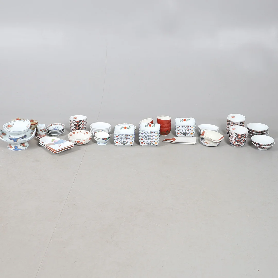 MODERN JAPANESE IMARI AND OTHER CERAMIC TABLEWARES. — Ceramics & Porcelain — Lawrences Auctioneers