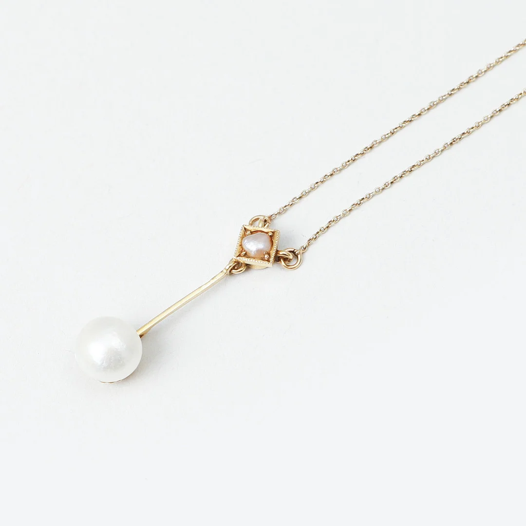 HALSSMYCKE, 18k guld, naturliga pärlor, vikt ca 2,2 gram, tidigt 1900-tal. — Necklace — Göteborgs Auktionsverk