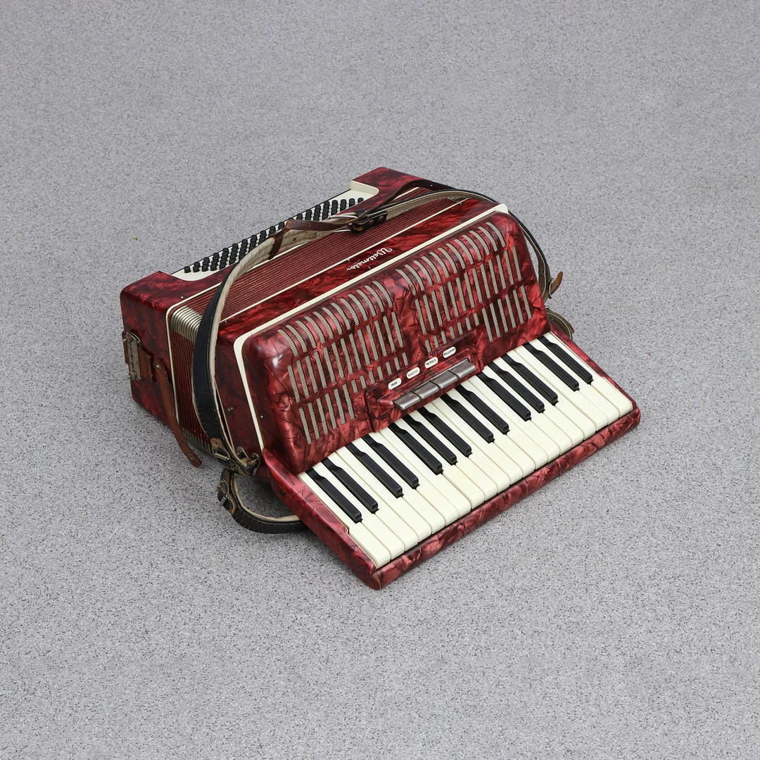 DRAGSPEL. 1900-tal. Weltmeister. — Musical instruments — Skånes Auktionsverk