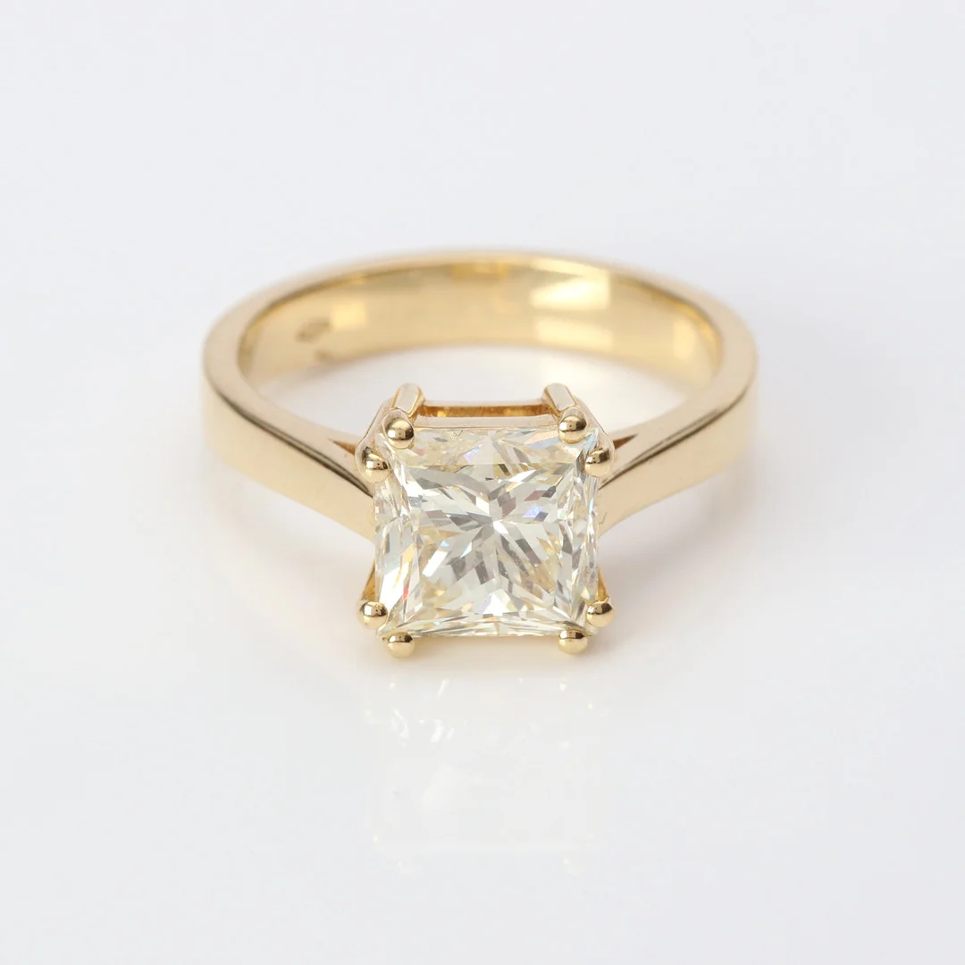 DIAMANTRING 18K, ca 3,20 ct. — Rings — Skånes Auktionsverk