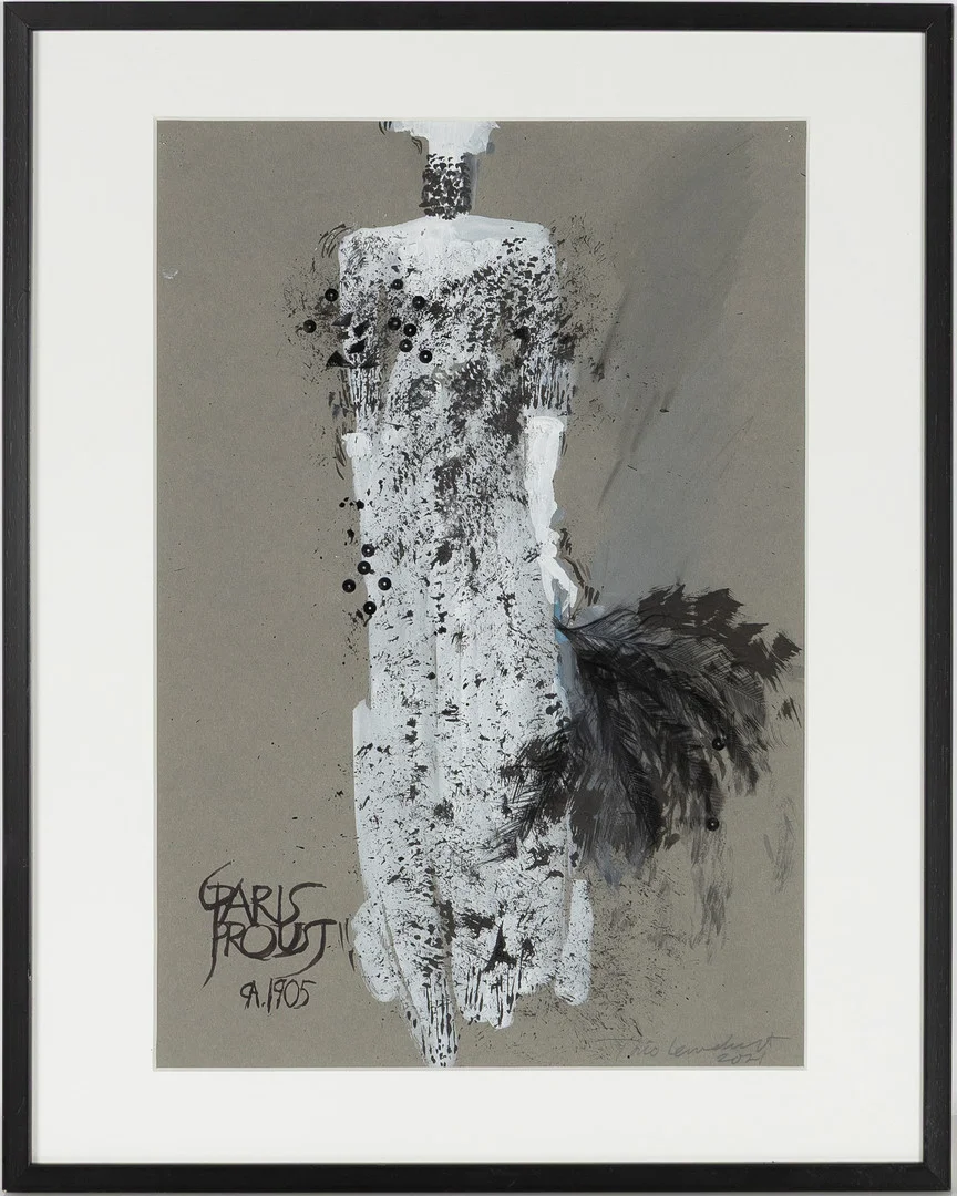 TONIE LEWENHAUPT (FÖDD 1937). "Paris Proust ca 1905", collage, signerad och daterad 2021. En fantastisk och oroande aftonklänning i tyll med stenkolsbroderier vars underklänning är sensuellt hudfärgad. Köpt på NK kring 1905 men troligen sydd i Wien där broderikonsten var särskilt hög. — Other — Stockholms Auktionsverk Helsingborg
