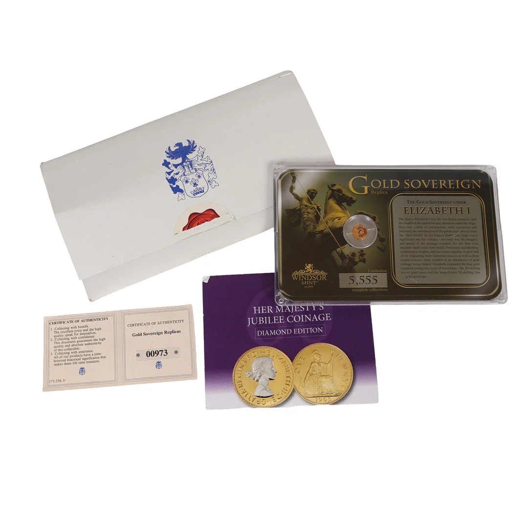 A 14 CARAT GOLD ELIZABETH I RESTRIKE MINIATURE SOVEREIGN REPLICA. — Coins & Banknotes — Bishop & Miller
