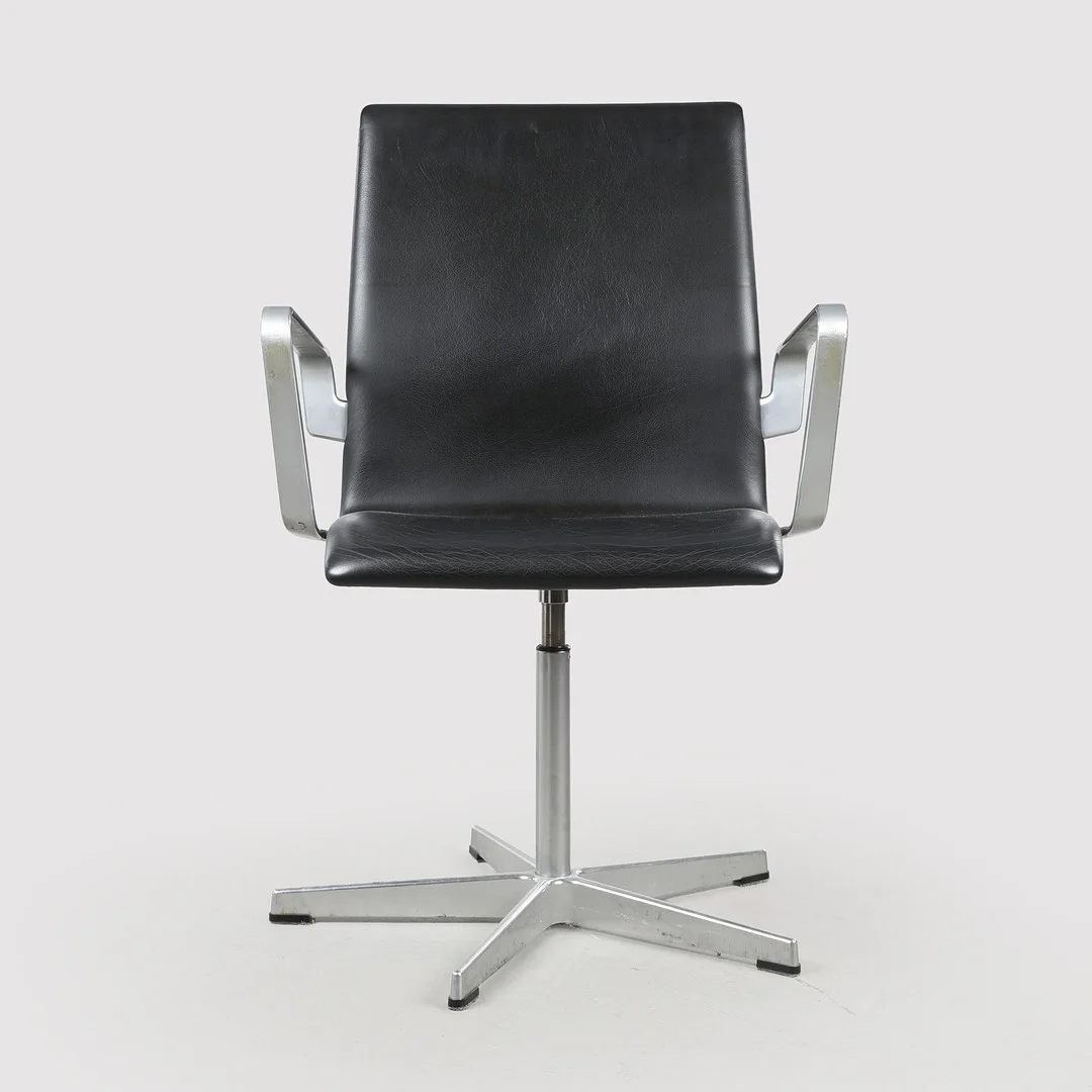 ARNE JACOBSEN. Fritz Hansen. "Oxford" armstol, Brown Label. — Armchairs & Chairs — Bidstrup Auktioner