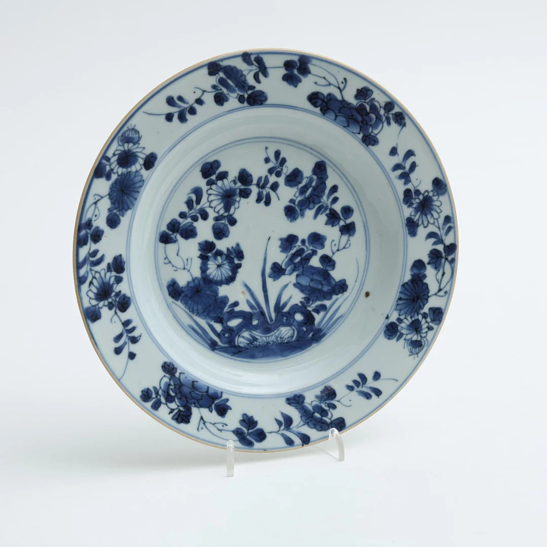 TALLRIK, porslin, Qianlong, Kina, 1700-tal. — Oriental — Auktionshuset Thelin & Johansson