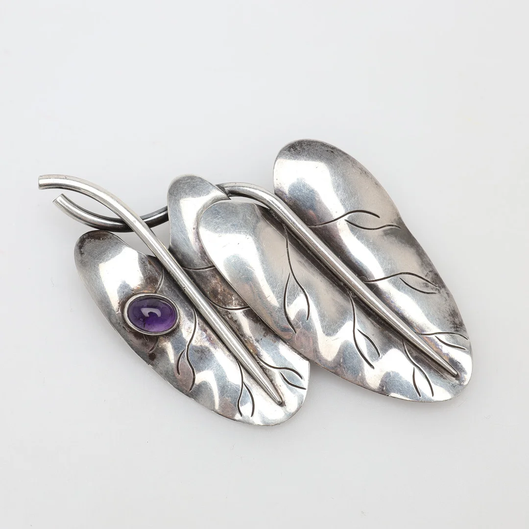 ARVO SAARELA. BROSCH, silver, bruttovikt ca 14 gram. — Brooches & Pendants — Borås Auktionshall