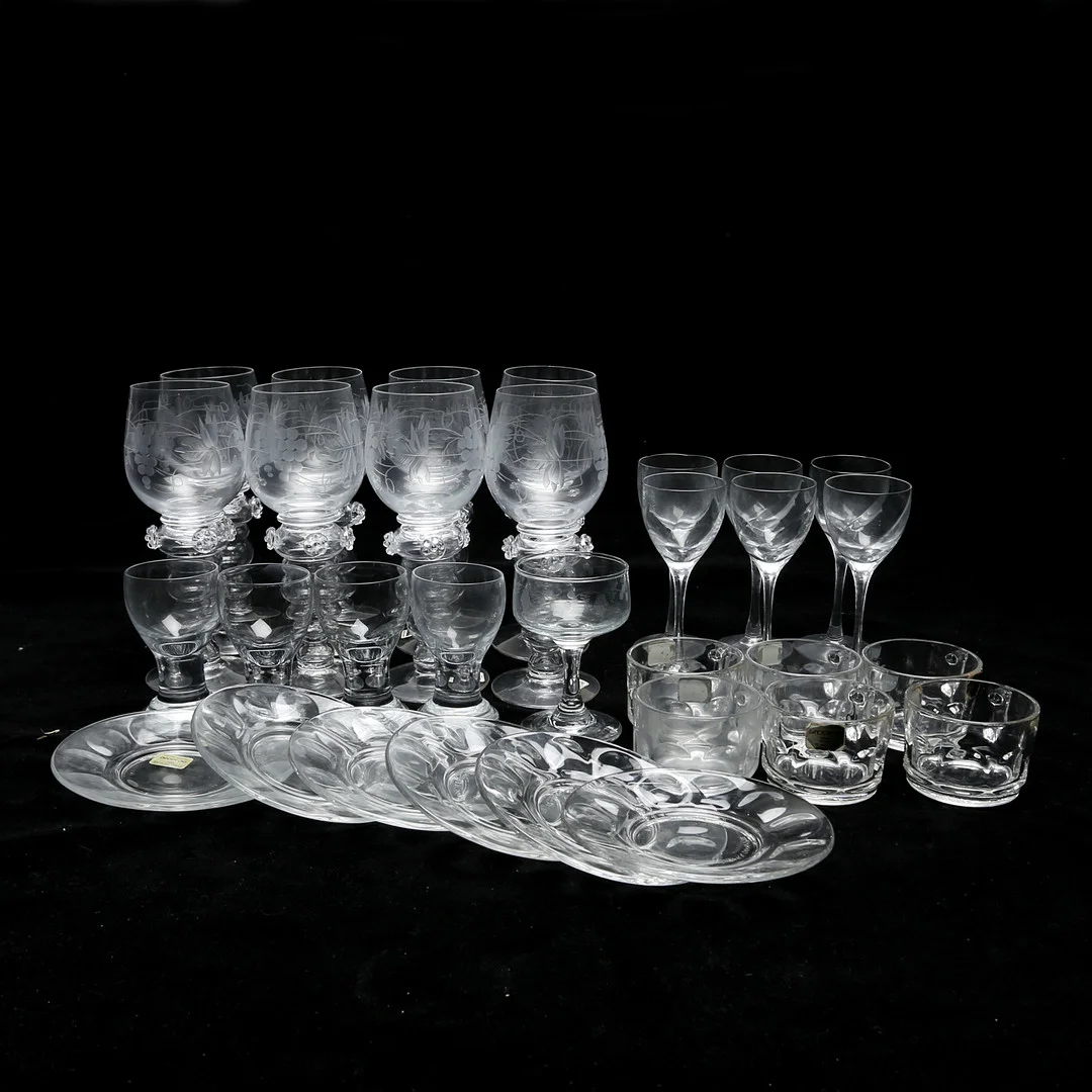 GLAS, 31 st, olika sorter, bland annat remmare , Boda. — Tableware — Kalmar Auktionsverk