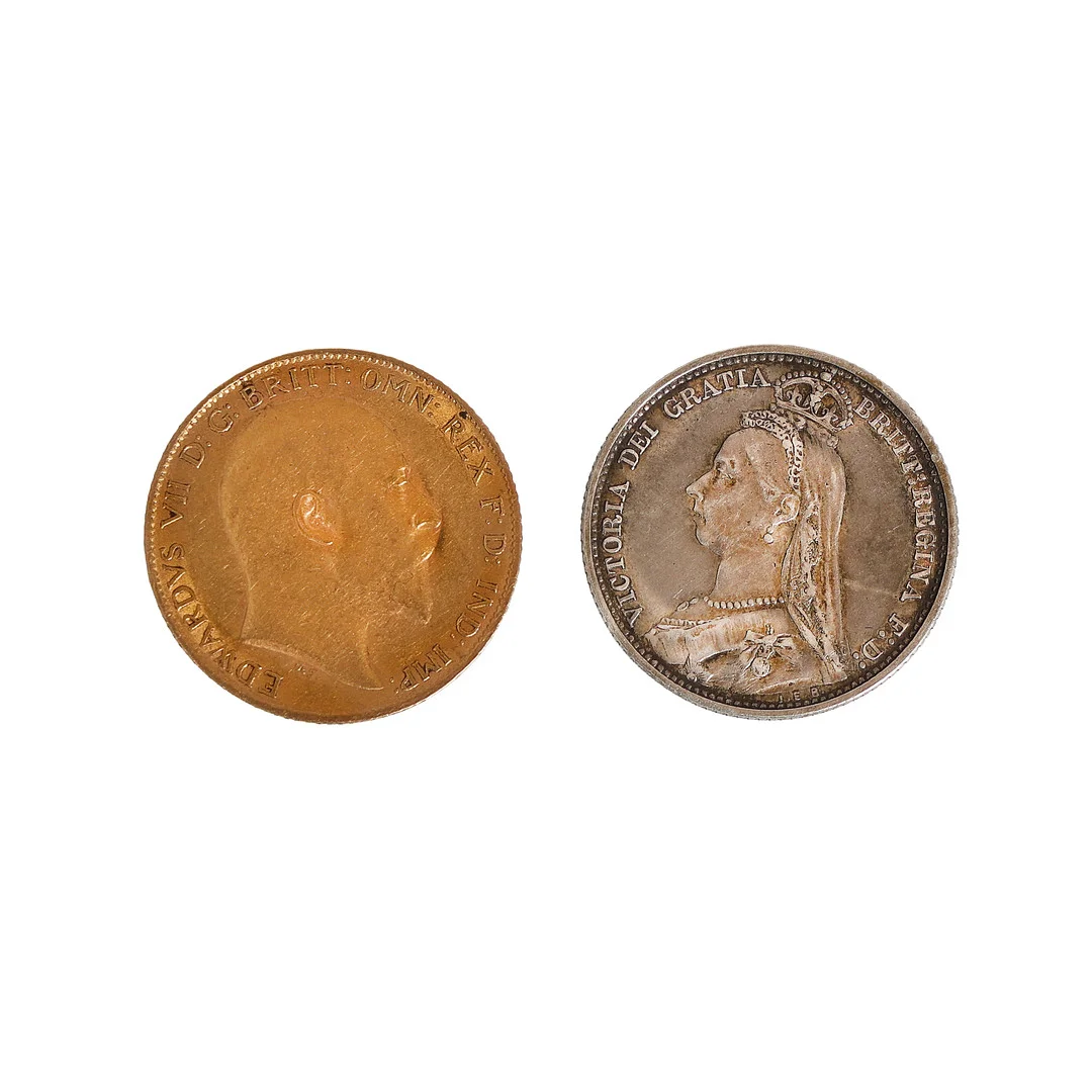 A EDWARD VII HALF SOVERIGN TOGETHER WITH A VICTORIAN SIXPENCE (2). — Coins & Banknotes — Bishop & Miller
