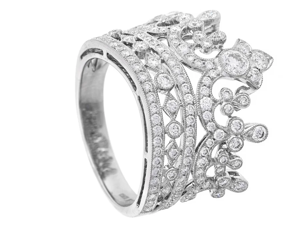 STRÖMDAHLS, ring, 18K vitguld, briljantslipade diamanter 1,10 ctv, TW/VS-SI, stl 17,5 mm, vikt 7,1 g. — Smycken/Ring — Kaplans