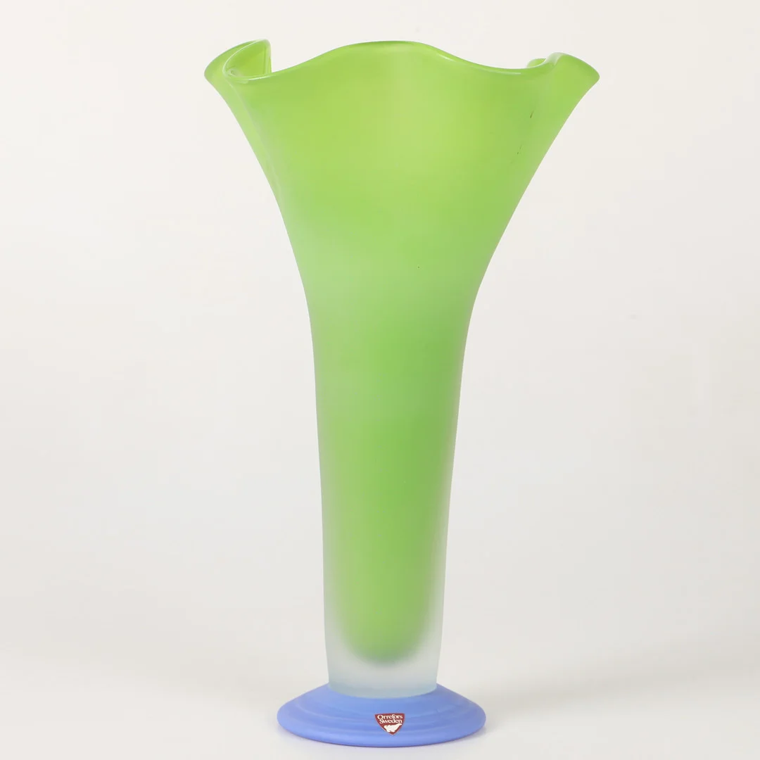 ANNE NILSSON. Vas, konstglas, Orrefors, signerad. — Art glass — Helsingborgs Auktionskammare