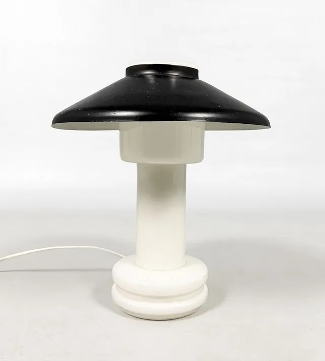 BORDSLAMPA, glas, lackerad plåt, modell A/A 81, 1900-tal.