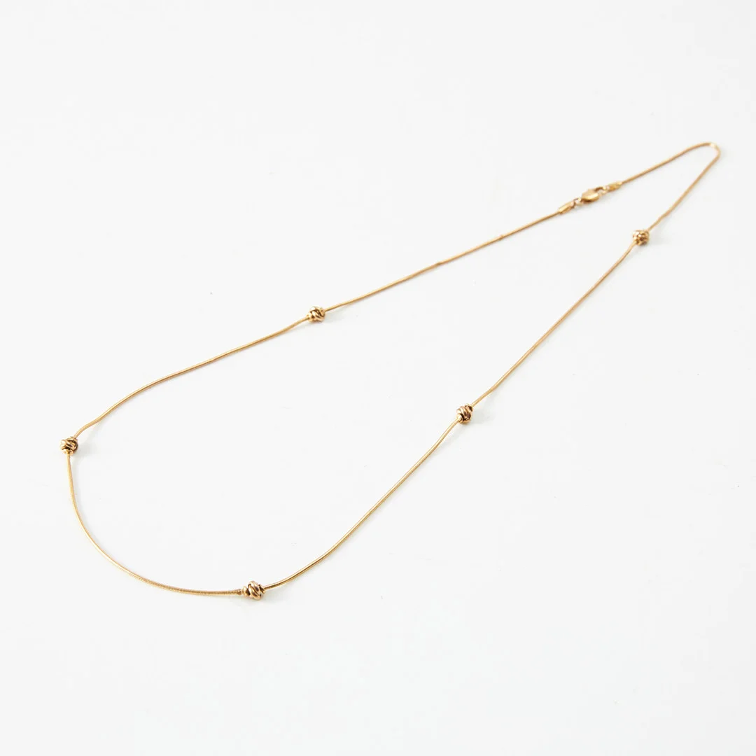 Collier, ca 9k guld. — Necklace — Stockholms Auktionsverk Magasin 5