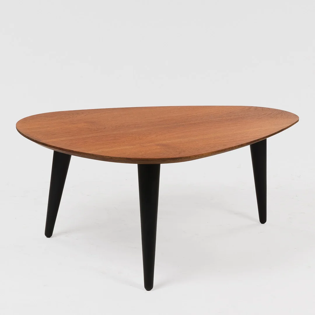 SNEDKERMESTER LAU LAURITSEN. Snedkermester Lau Lauritsen. Sofabord af teak. — Coffee Tables — Palsgaard Kunstauktioner