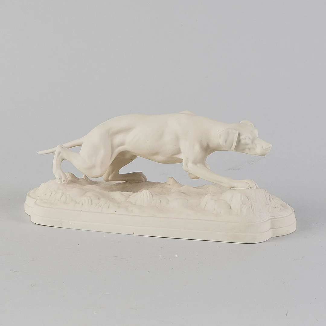 Skulptur, Parian, Gustavsberg, 1912, Jakthund. — Sculptures & Bronzes — Metropol Auktioner