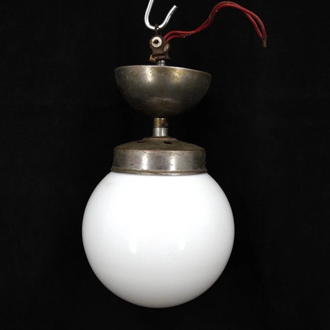 TAKLAMPA, kromat stag och takkopp, kupa av opakt glas, 1900-tal. — Ceiling lights — Höganäs Auktionsverk