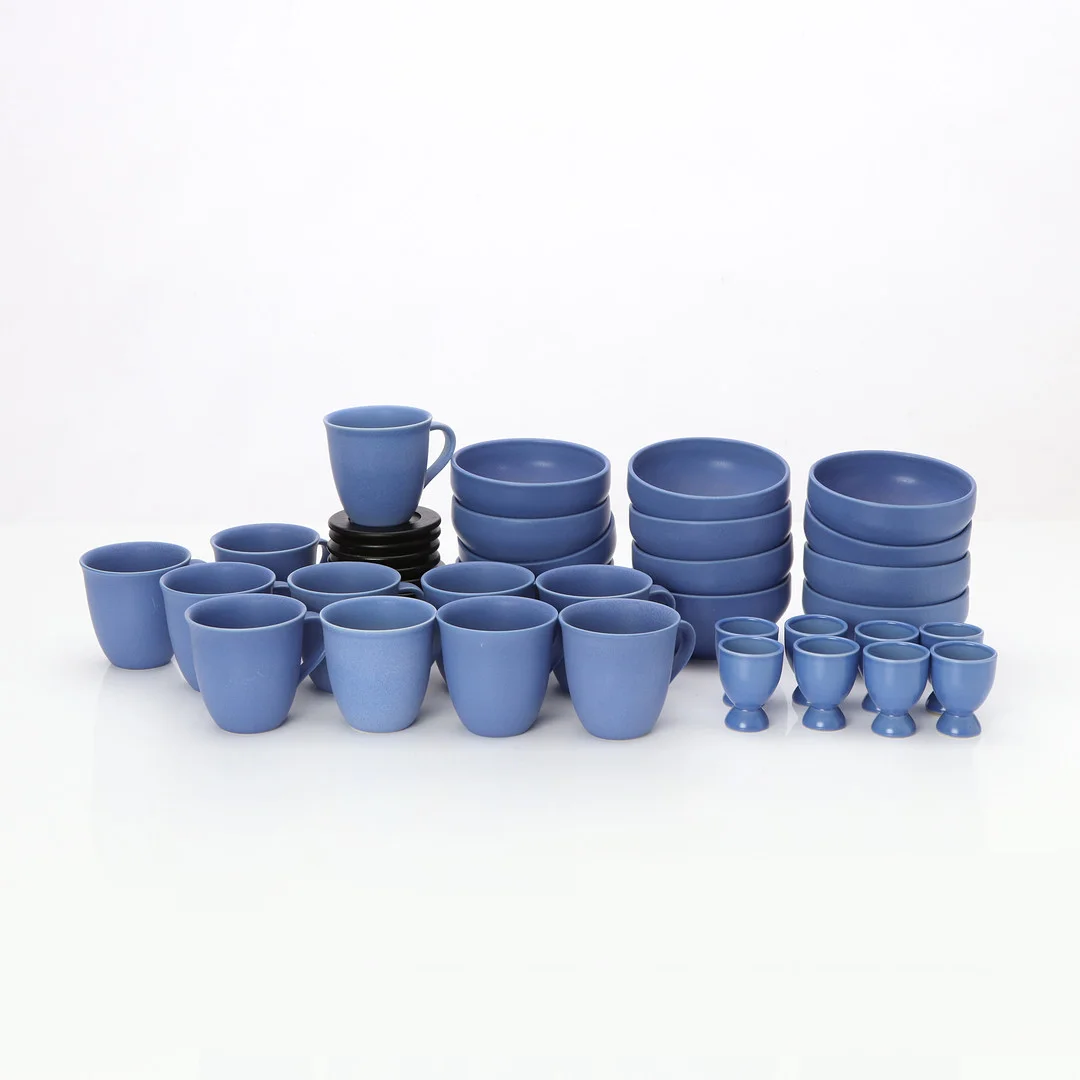 HÖGANÄS KERAMIK, FRUKOSTSERVIS, 77 DELAR. Glaserat stengods, 1900-talets senare del. — European — Skånes Auktionsverk