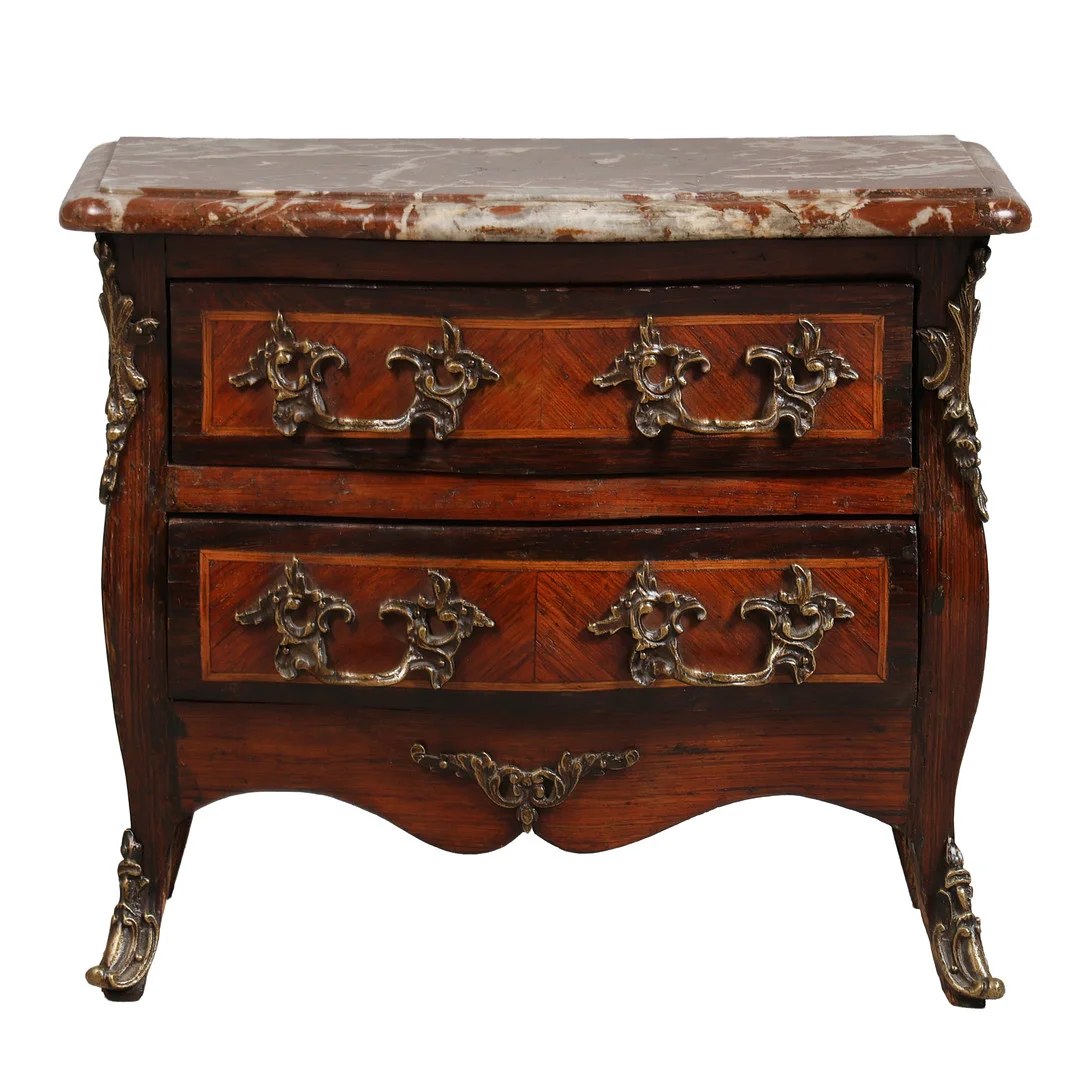 A MINIATURE LOUIS XV STYLE ROSEWOOD AND KINGWOOD CROSSBANDED BOMBE COMMODE. — Chests of drawers — Bishop & Miller