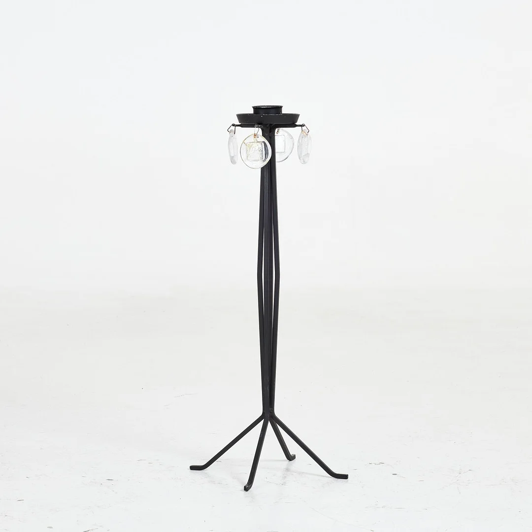 ERIK HÖGLUND. Golvljusstake, smide, behängd med pressat klarglas. — Candlesticks — Stockholms Auktionsverk Sickla