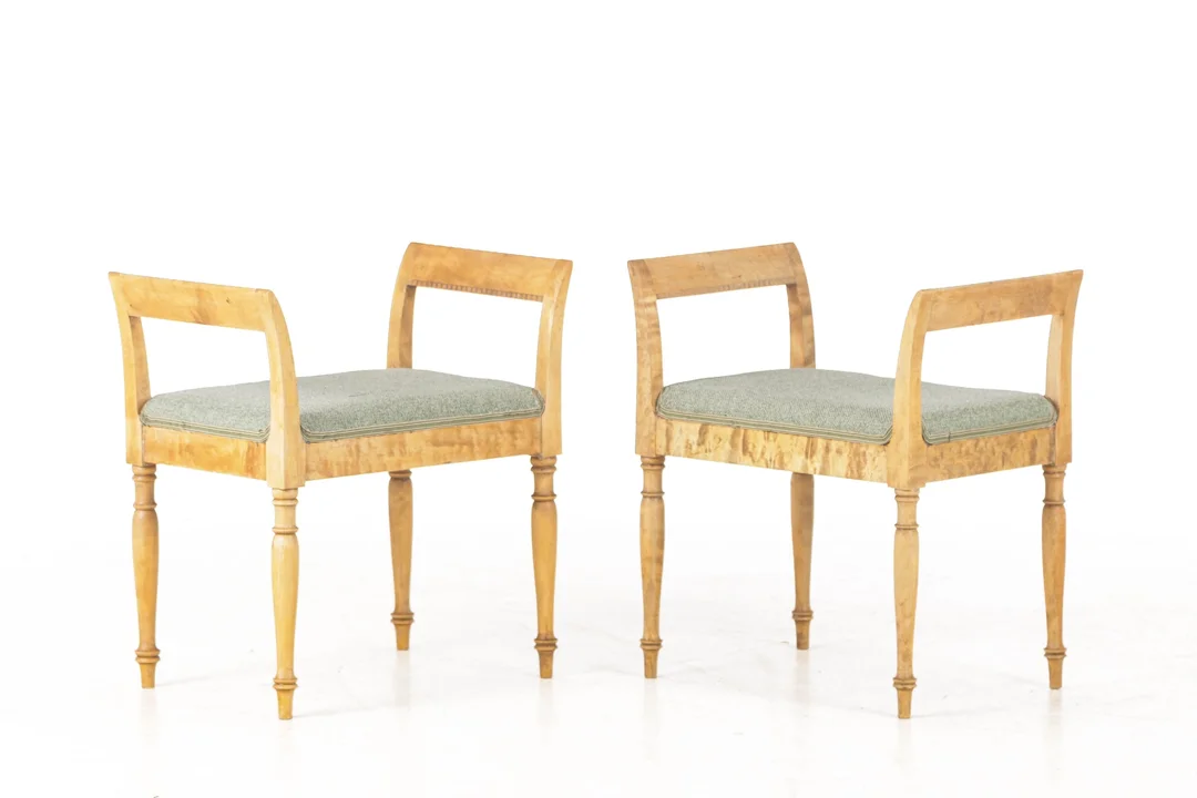 A pair of Swedish birch stools. Circa 1900-1910. (2) — Furniture/Chairs — Lauritz