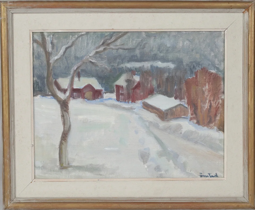 BERNHARD ÖNSTAD. Gård i vinterskrud, olja på pannå, signerad. — Paintings — Stadsauktion Sundsvall